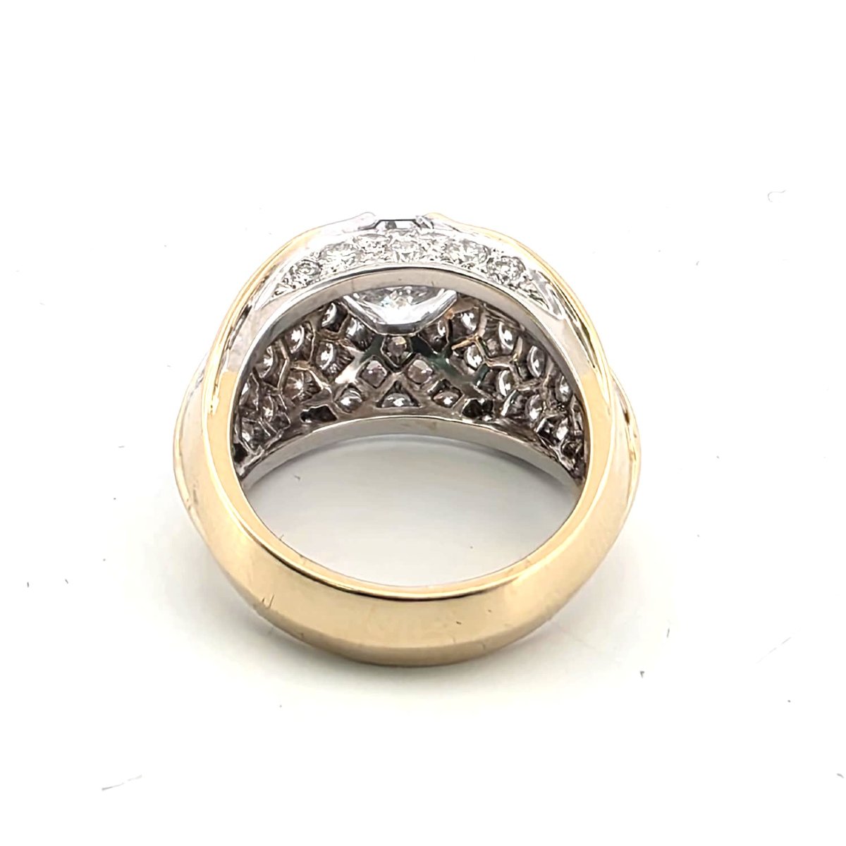 Solid 18-karat Yellow Gold Retro Ring With A Center Diamond And Diamonds On The Four Prongs-photo-1