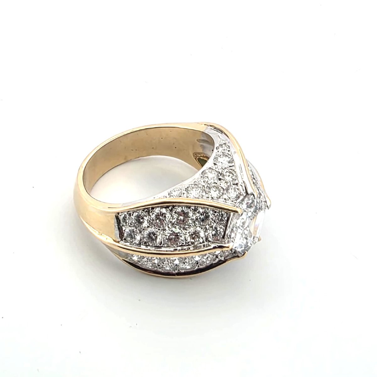 Solid 18-karat Yellow Gold Retro Ring With A Center Diamond And Diamonds On The Four Prongs-photo-2