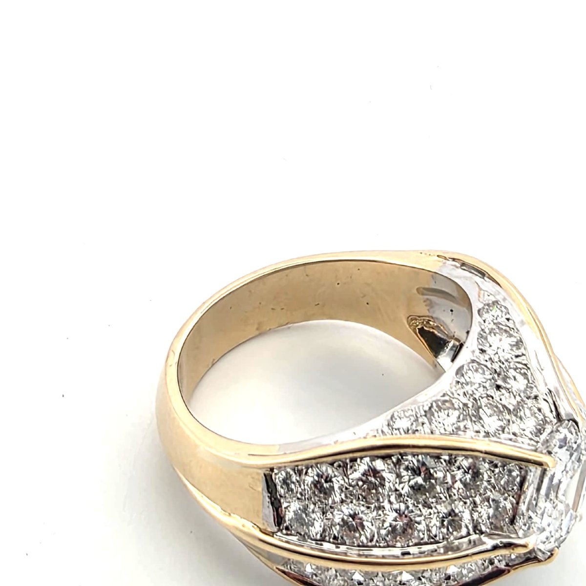 Solid 18-karat Yellow Gold Retro Ring With A Center Diamond And Diamonds On The Four Prongs-photo-3