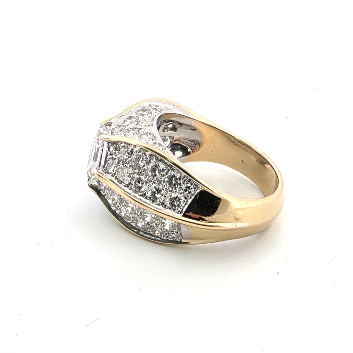 Solid 18-karat Yellow Gold Retro Ring With A Center Diamond And Diamonds On The Four Prongs-photo-4