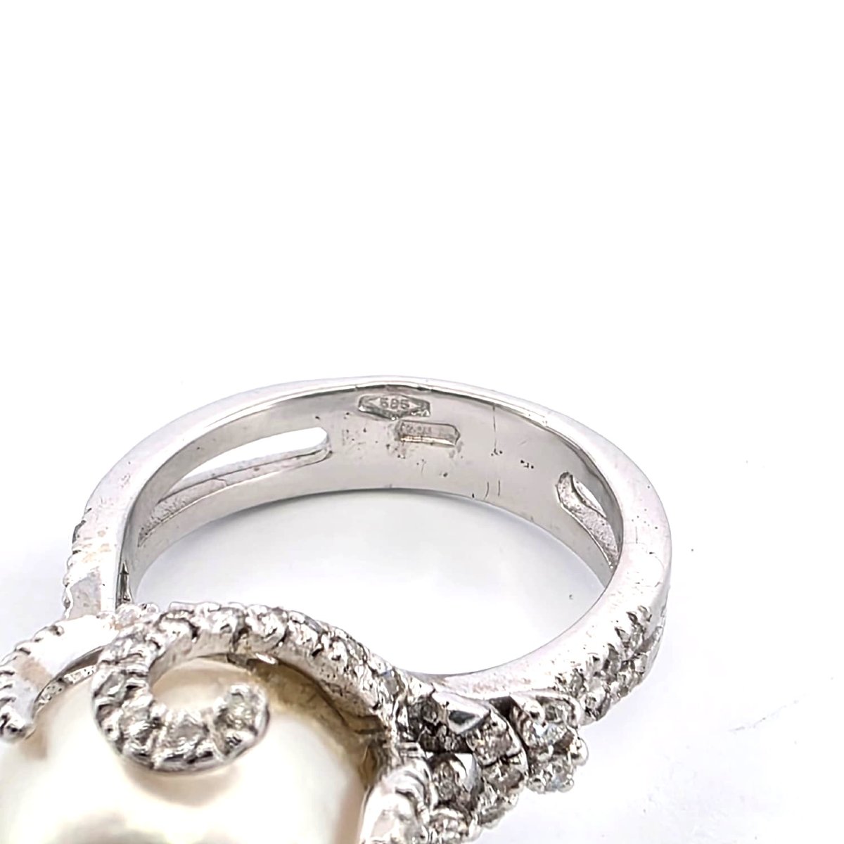 18-karat White Gold Ring With A Natural Pearl And Diamonds-photo-1