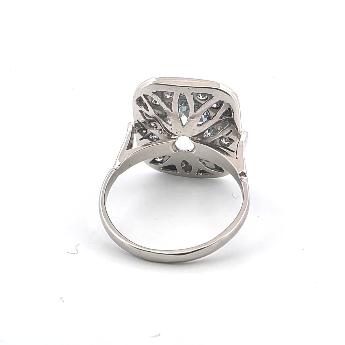 18-karat White Gold Ring With Aquamarine And Diamonds-photo-1