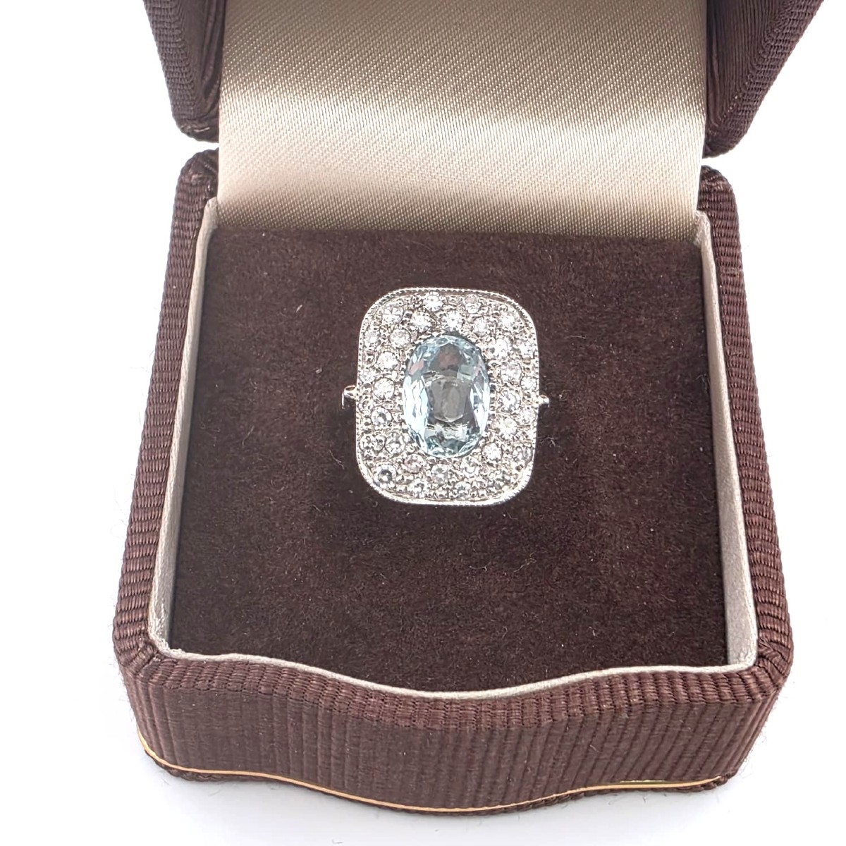 18-karat White Gold Ring With Aquamarine And Diamonds
