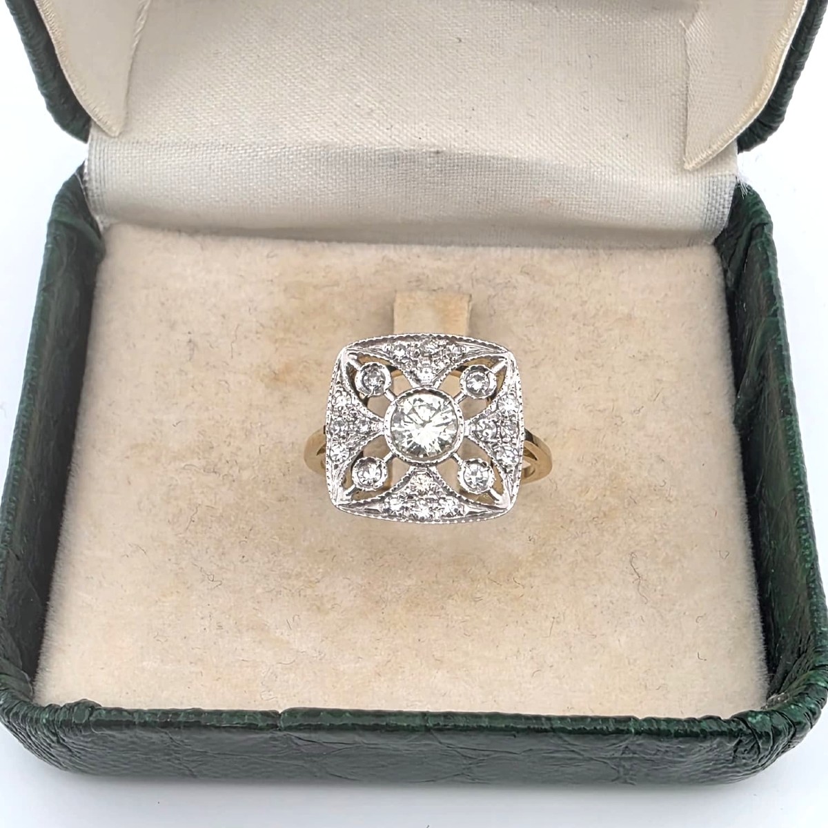Bague en or blanc et jaune 18kt avec diamants
