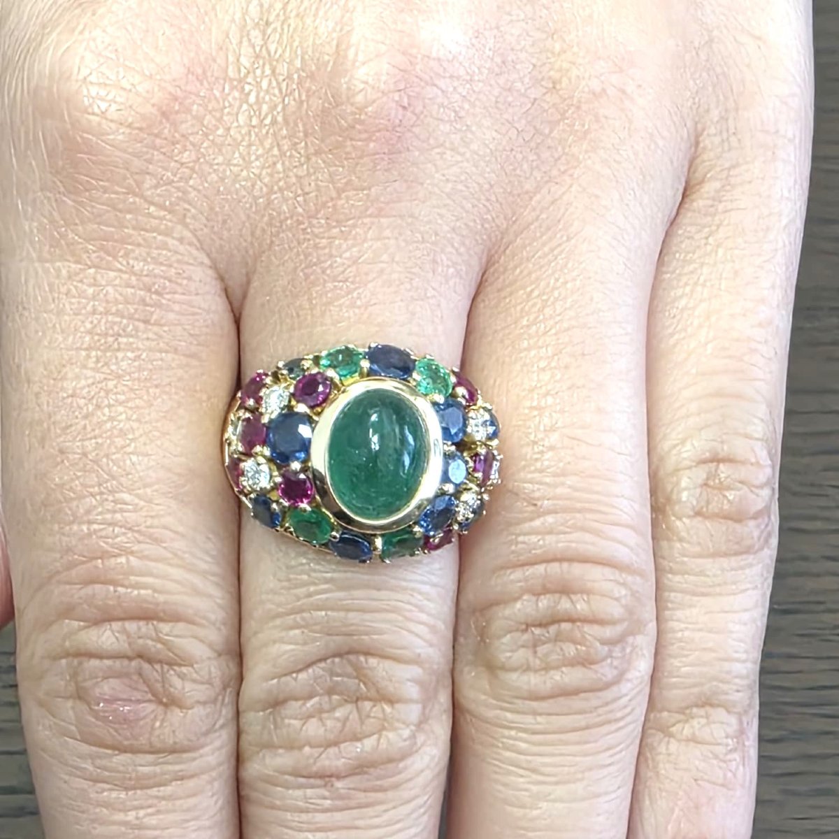 Bague années 80'/90' en or jaune 18kt avec émeraude centrale et mélange de pierres précieuses à-photo-4