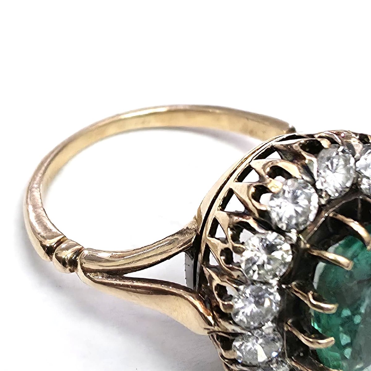 18-karat Yellow Gold Ring With Diamonds And An Emerald-photo-1