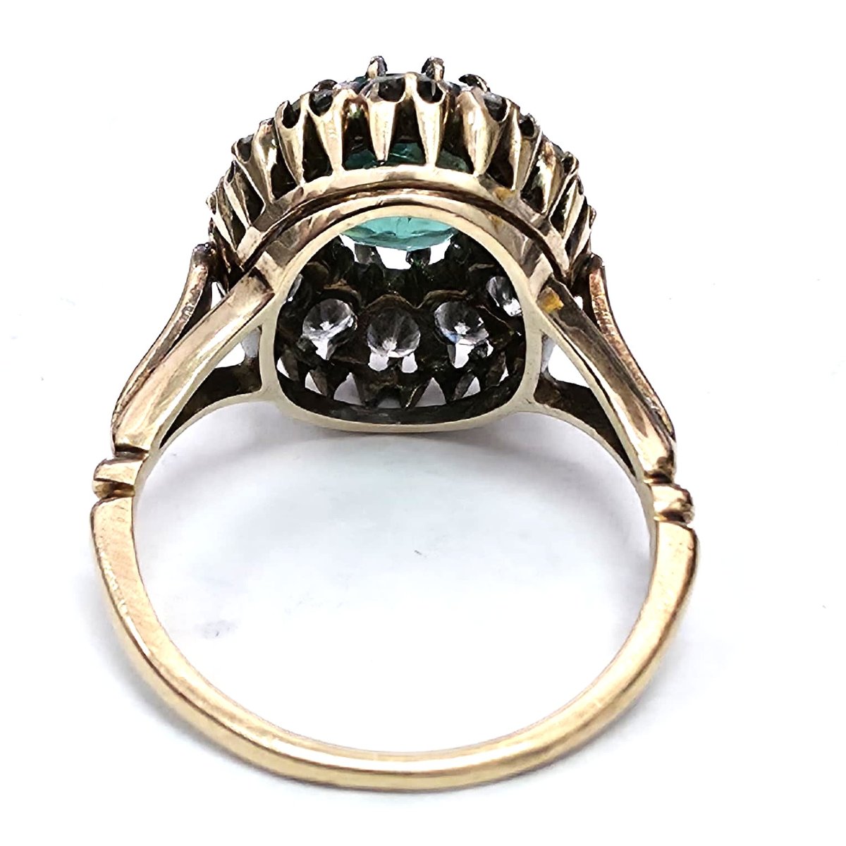 18-karat Yellow Gold Ring With Diamonds And An Emerald-photo-2