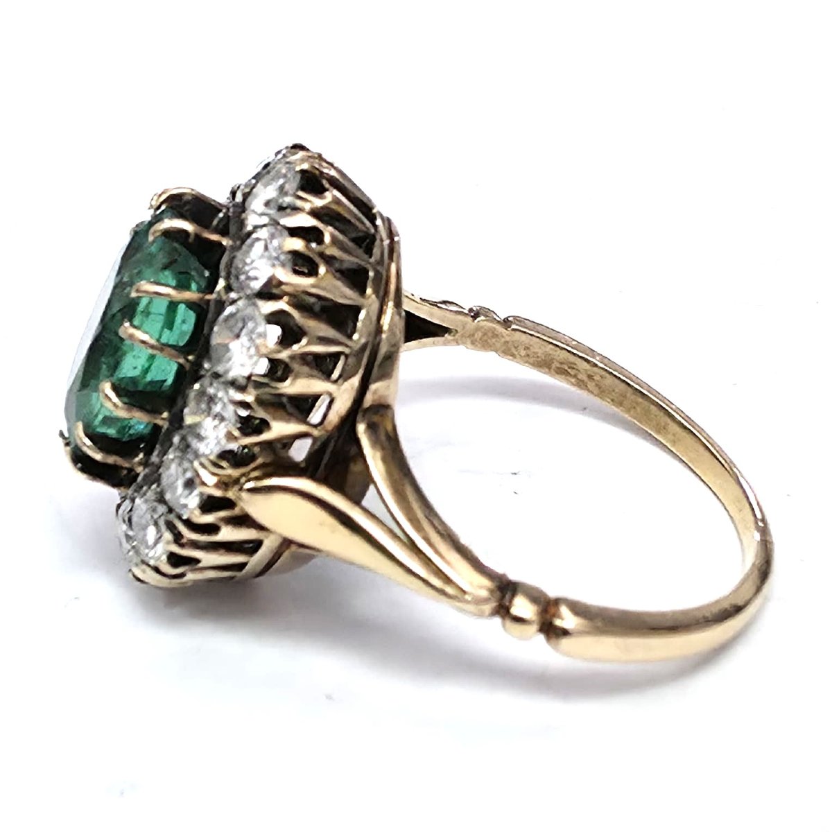 18-karat Yellow Gold Ring With Diamonds And An Emerald-photo-3