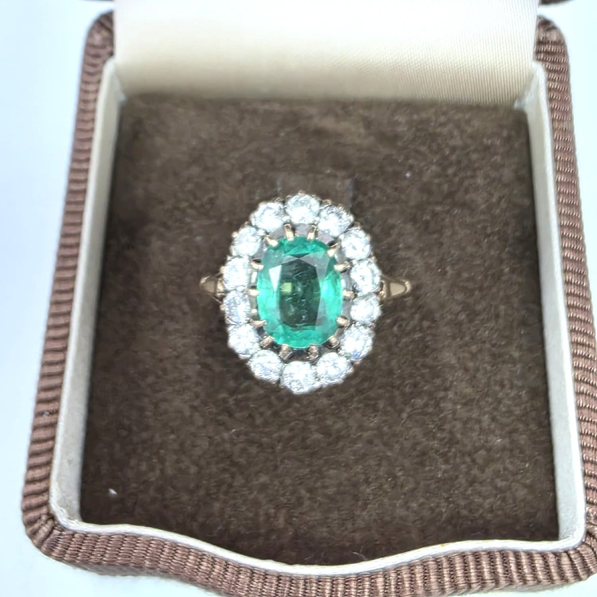18-karat Yellow Gold Ring With Diamonds And An Emerald-photo-8