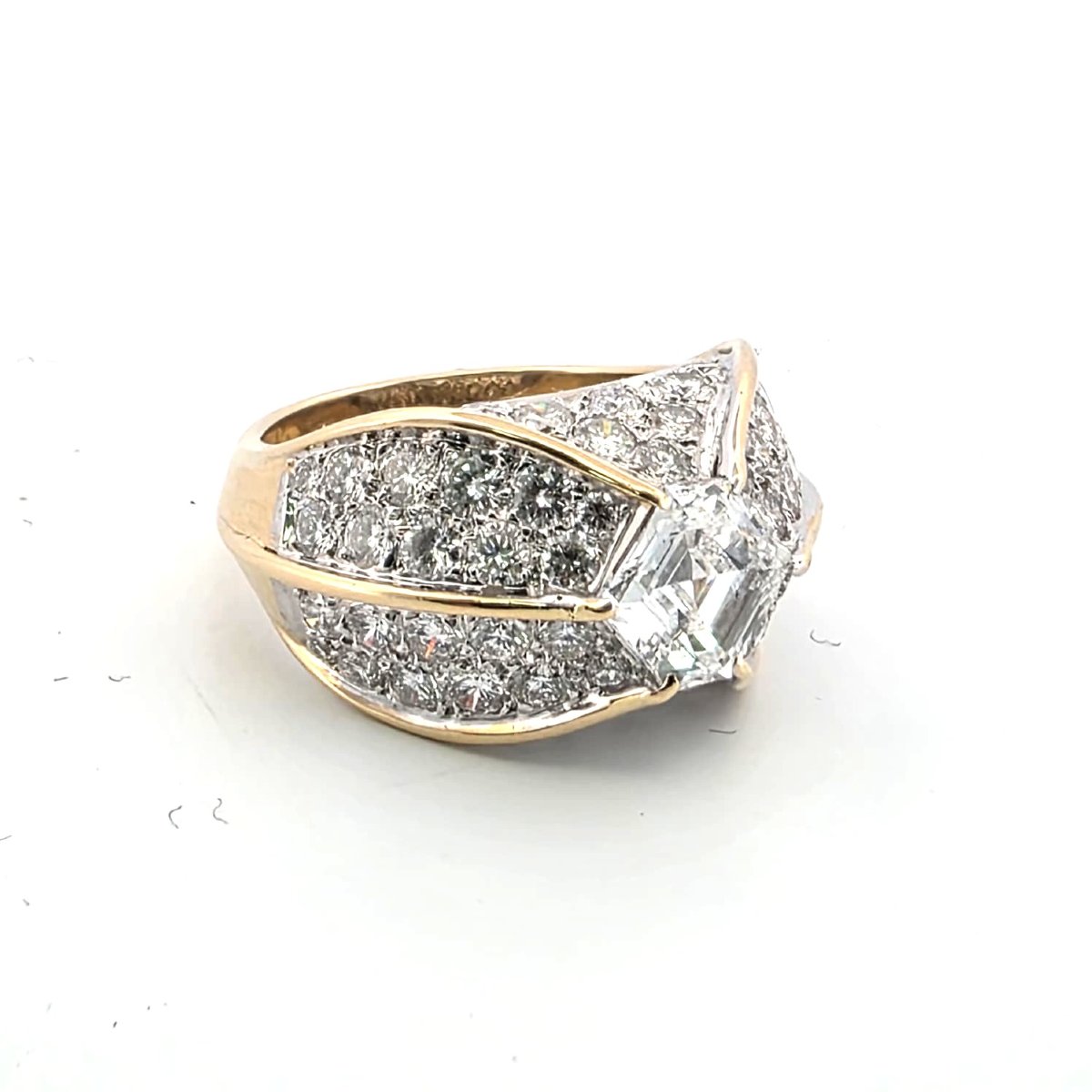 Yellow Gold Ring With Diamonds-photo-2