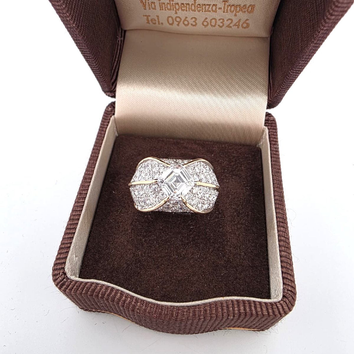 Yellow Gold Ring With Diamonds-photo-7