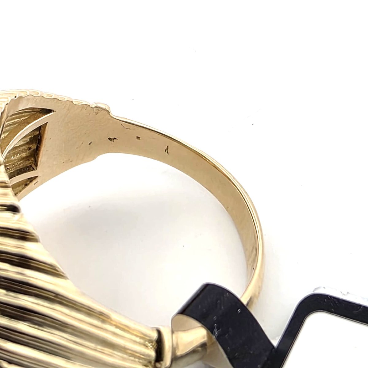 Bague en or jaune avec diamant central important-photo-1