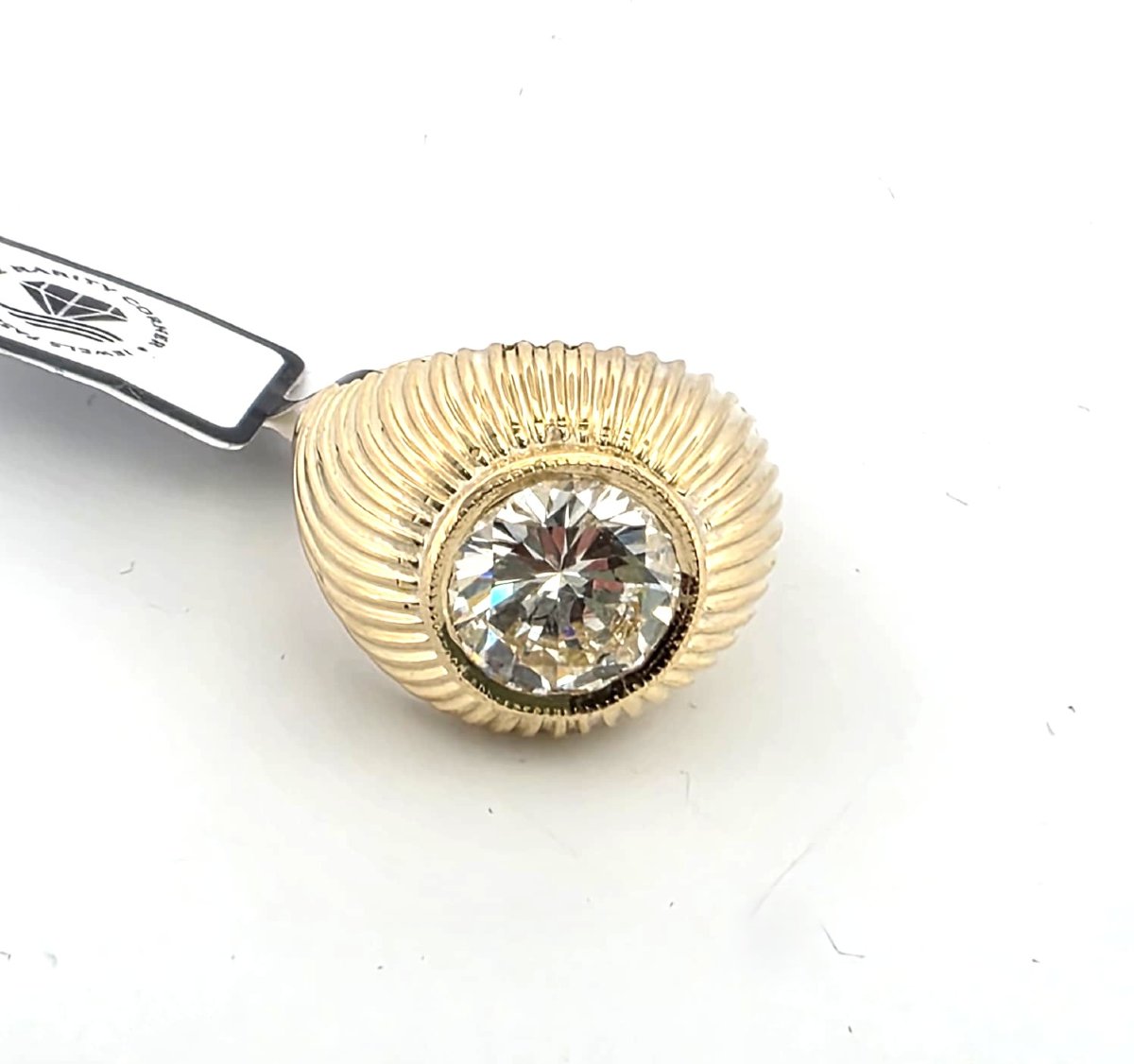 Bague en or jaune avec diamant central important-photo-2