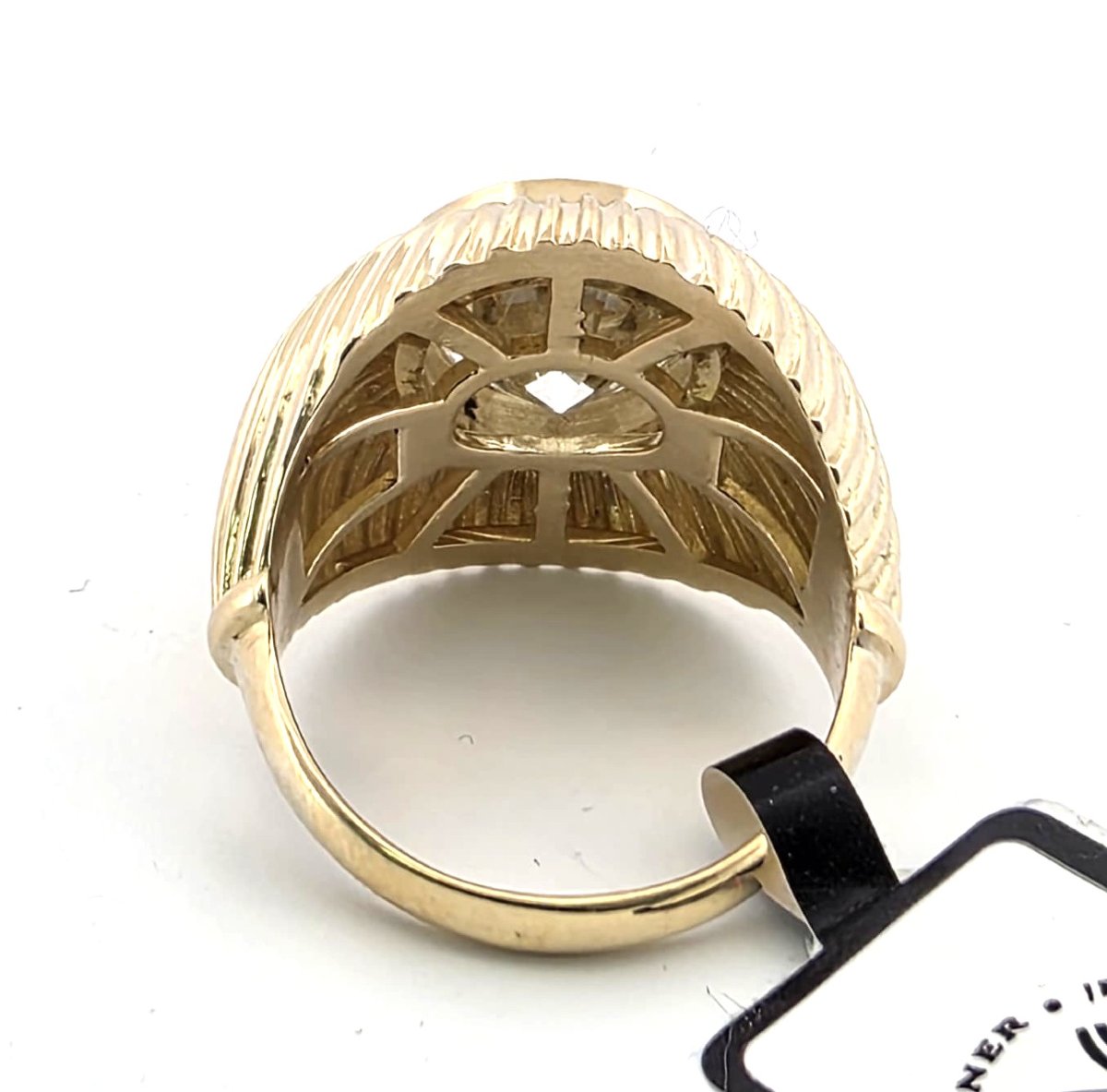 Bague en or jaune avec diamant central important-photo-3