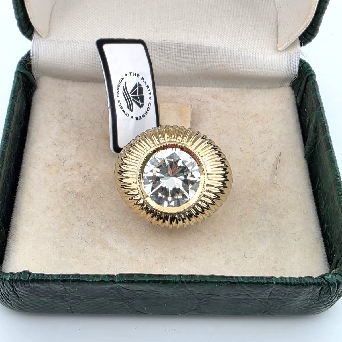 Bague en or jaune avec diamant central important-photo-8