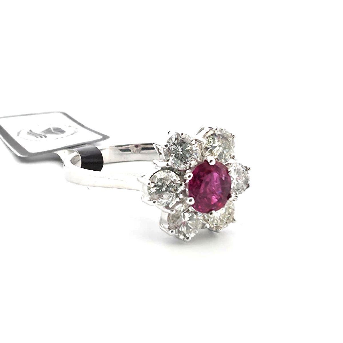 Bague en or blanc 18kt avec rubis central et diamants de contour-photo-3
