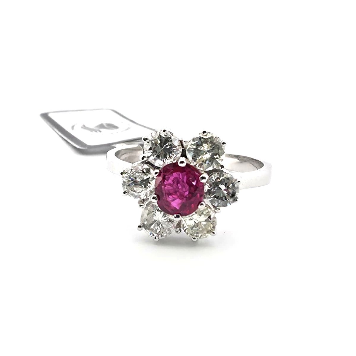 Bague en or blanc 18kt avec rubis central et diamants de contour-photo-4