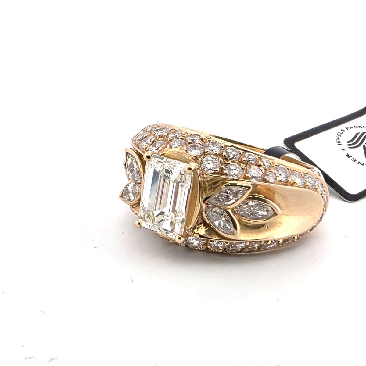 18-karat Yellow Gold Ring With Diamonds-photo-3