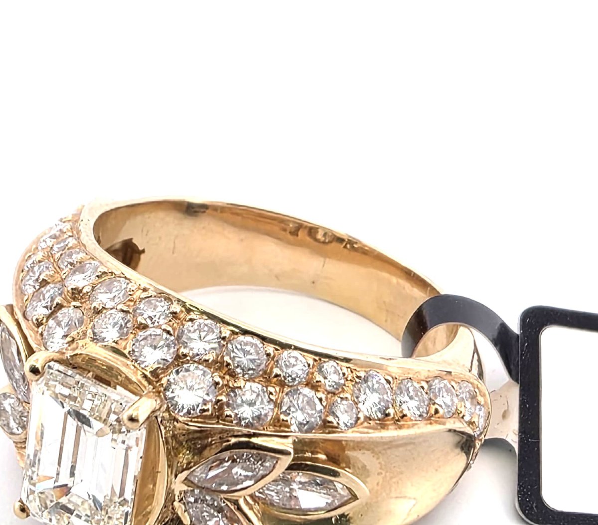 18-karat Yellow Gold Ring With Diamonds-photo-2