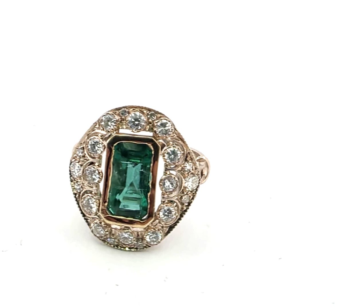 18-karat Yellow Gold Ring With An Emerald And Diamonds-photo-3