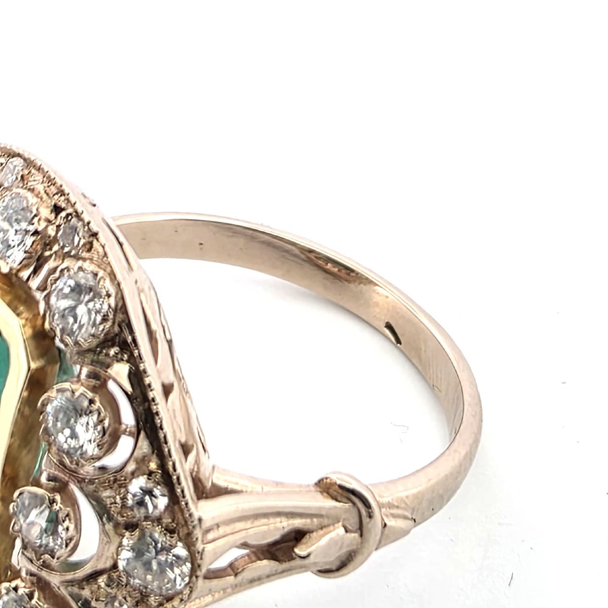 18-karat Yellow Gold Ring With An Emerald And Diamonds-photo-1