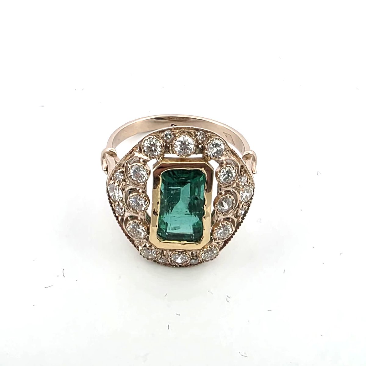 18-karat Yellow Gold Ring With An Emerald And Diamonds-photo-2