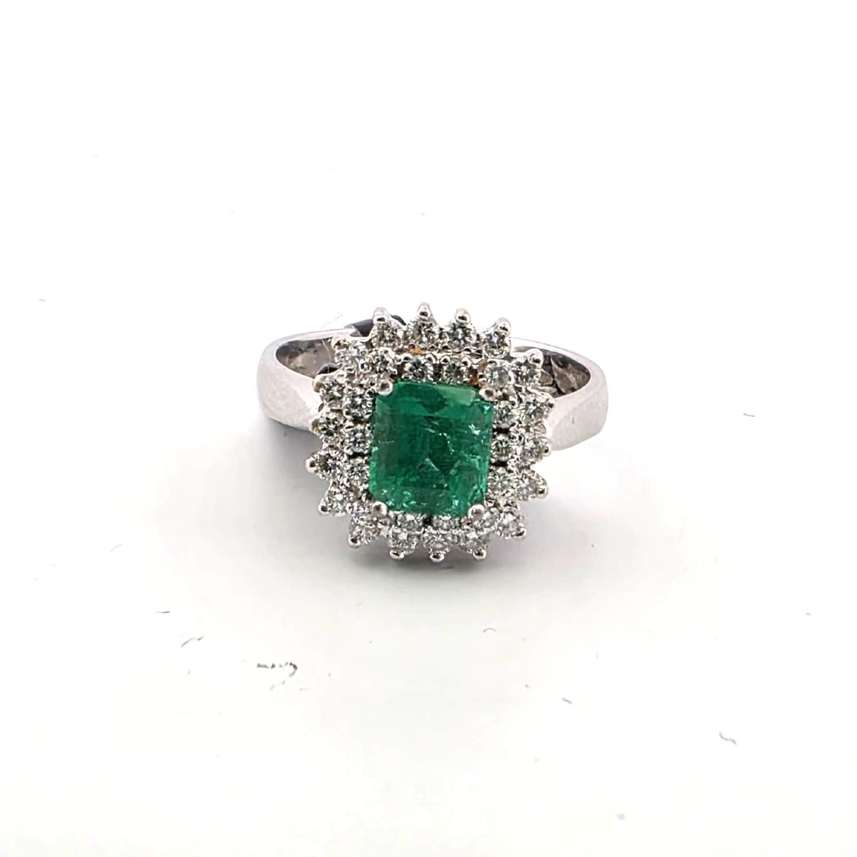 Bague en or blanc 18kt avec diamants et émeraude-photo-5