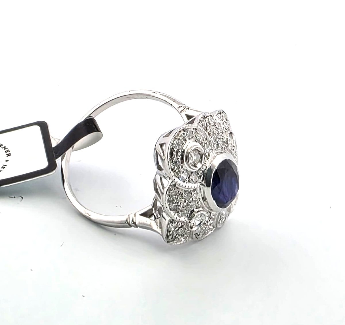 18-karat White Gold Ring With Sapphire And Diamonds-photo-1