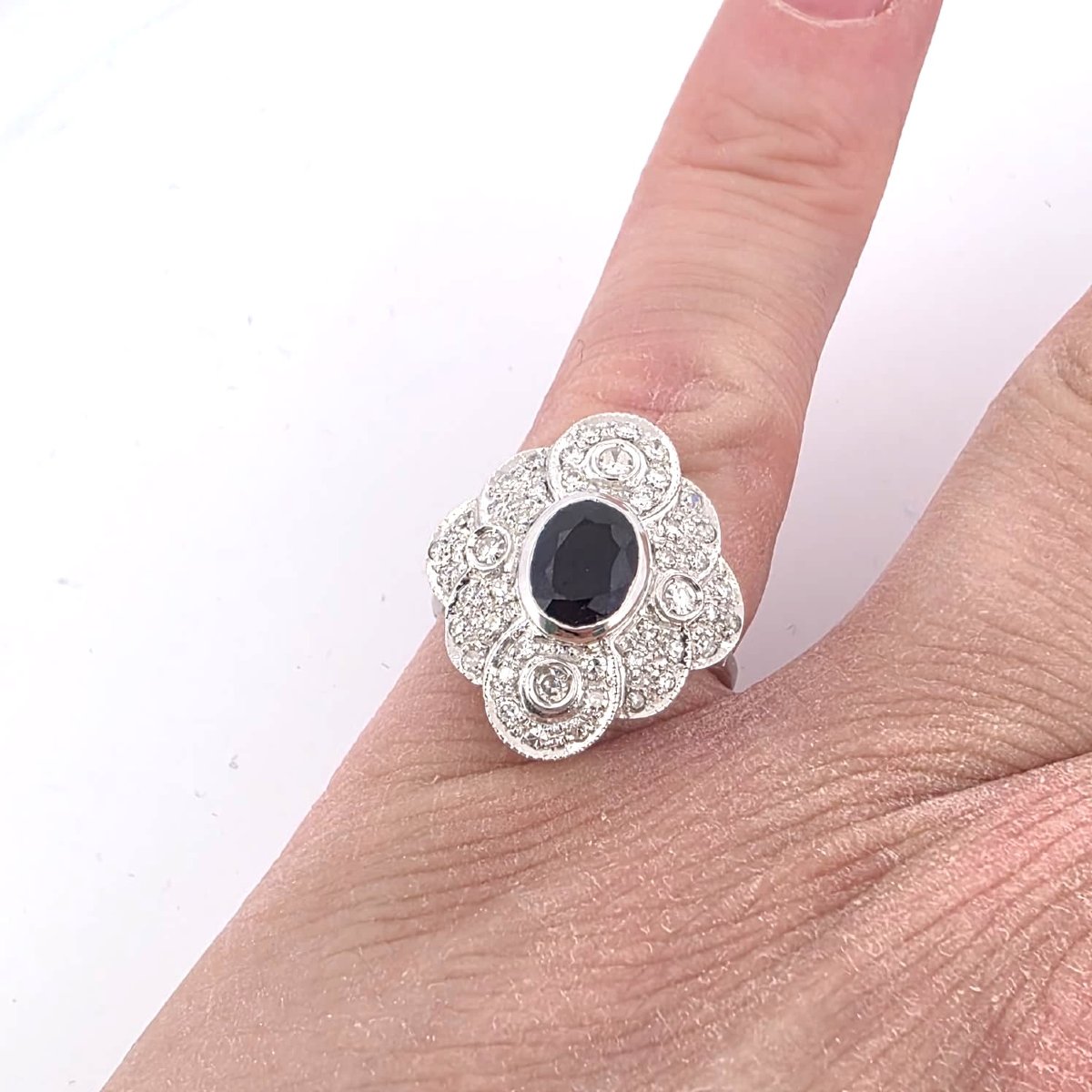 18-karat White Gold Ring With Sapphire And Diamonds-photo-3