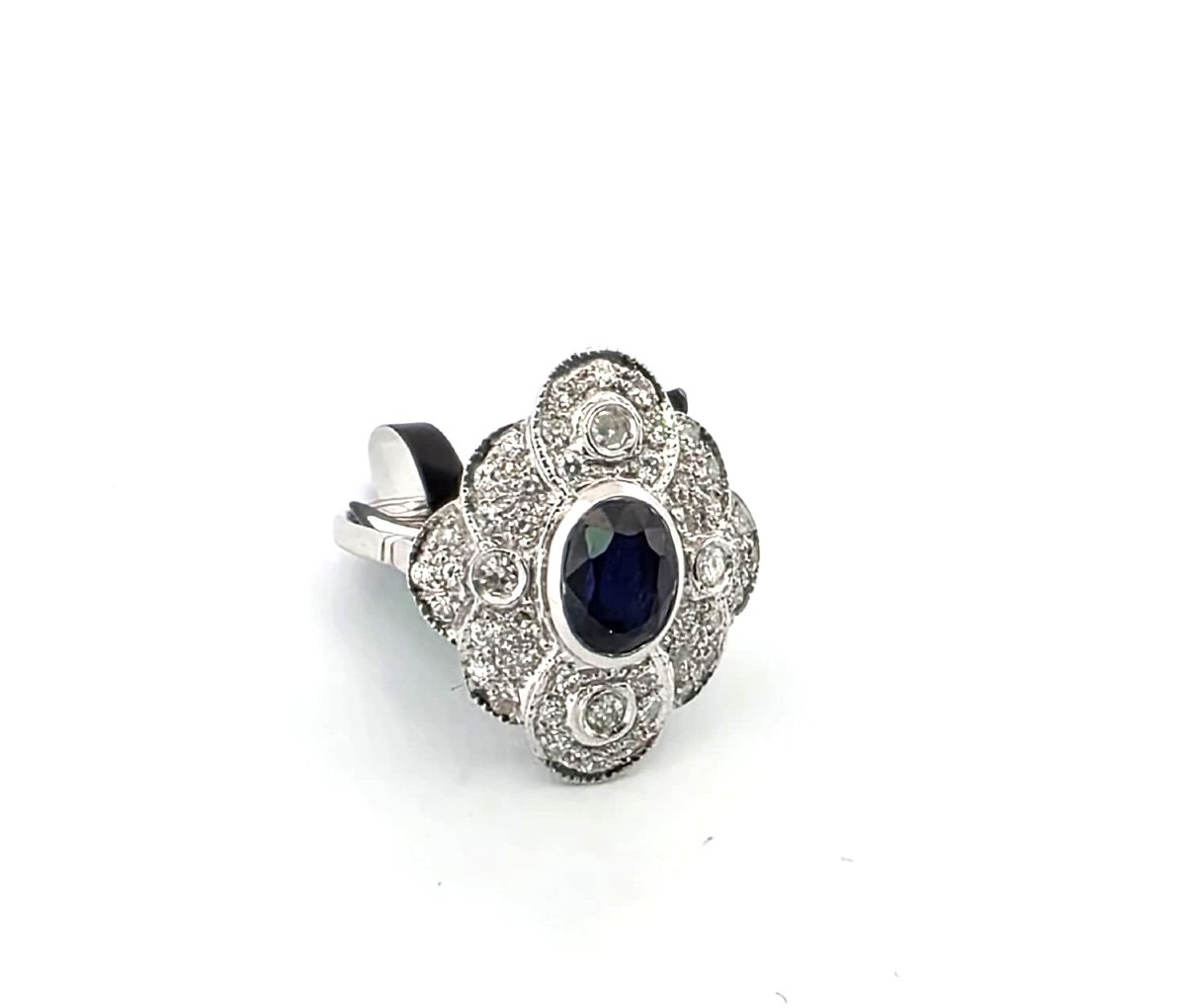 18-karat White Gold Ring With Sapphire And Diamonds-photo-4