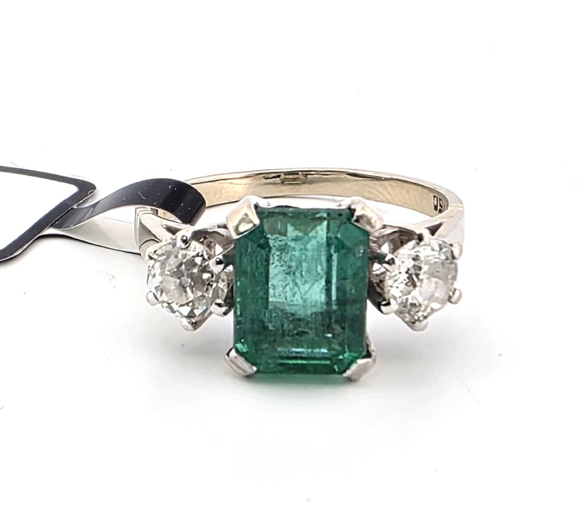 Anneau en or blanc 18kt avec émeraude centrale et diamants latéraux-photo-6