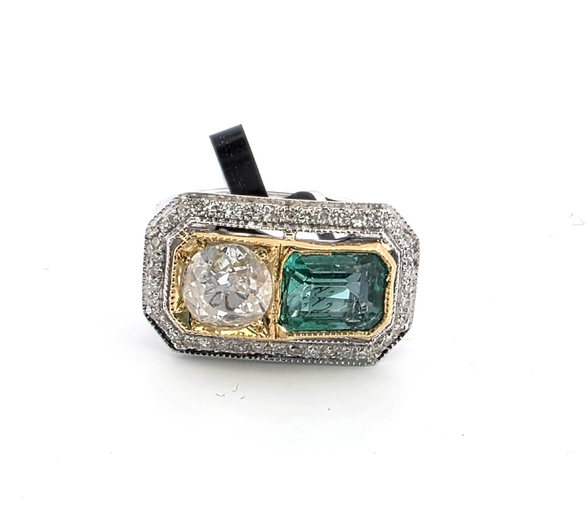 18-karat Yellow And White Gold Ring With Diamonds And An Emerald-photo-4