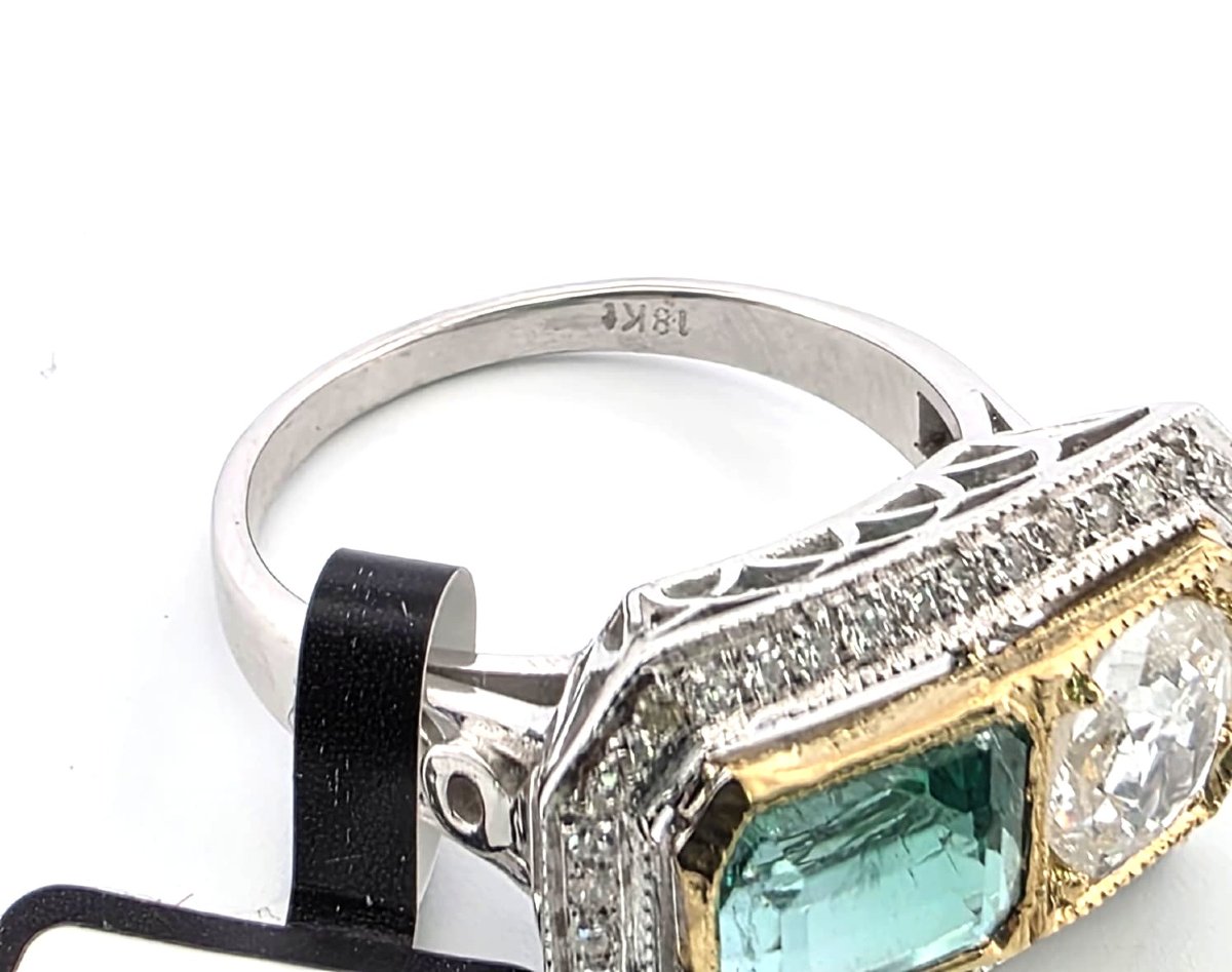 18-karat Yellow And White Gold Ring With Diamonds And An Emerald-photo-1