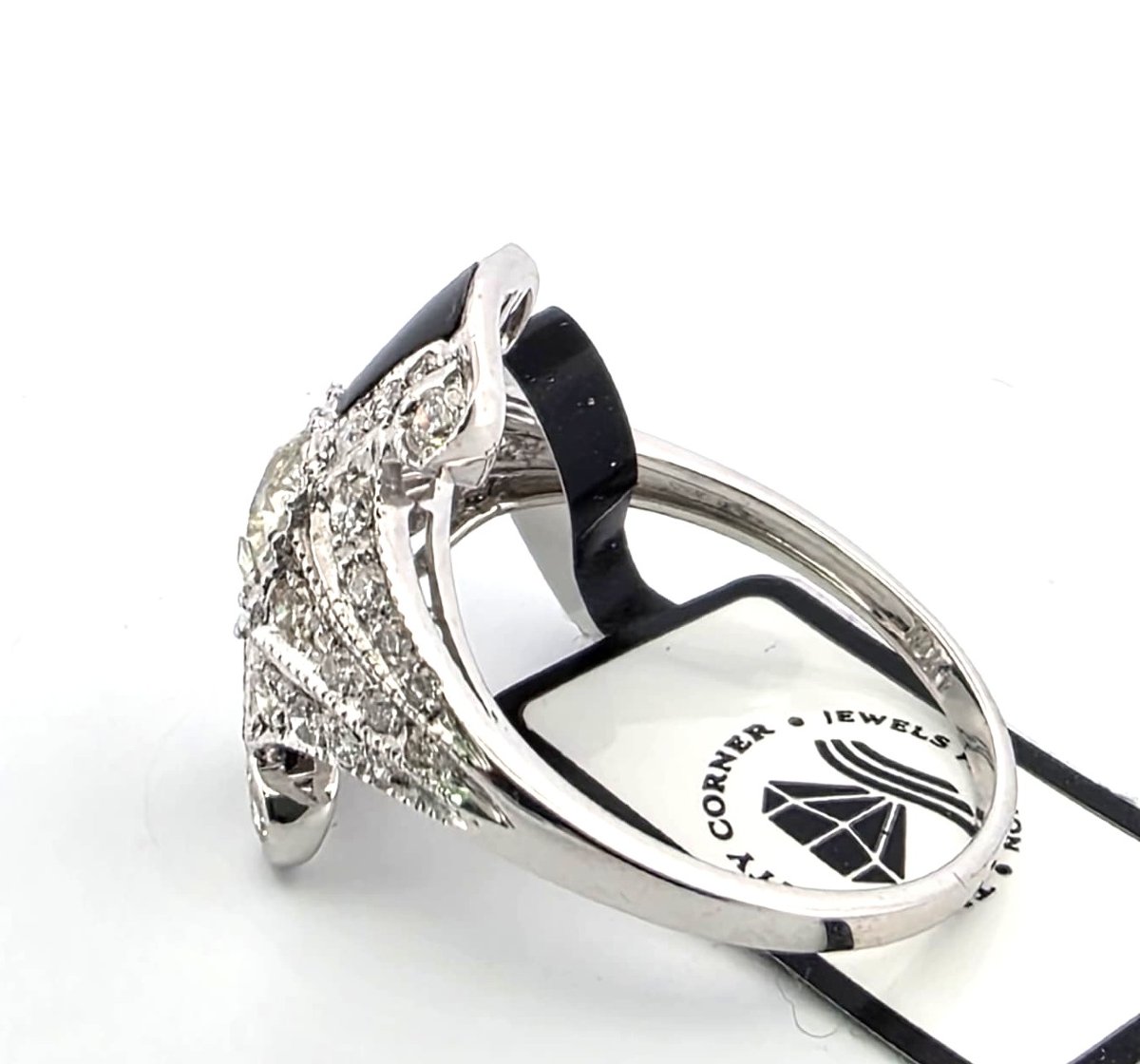 Bague en or blanc 18kt avec diamants et onyx-photo-6