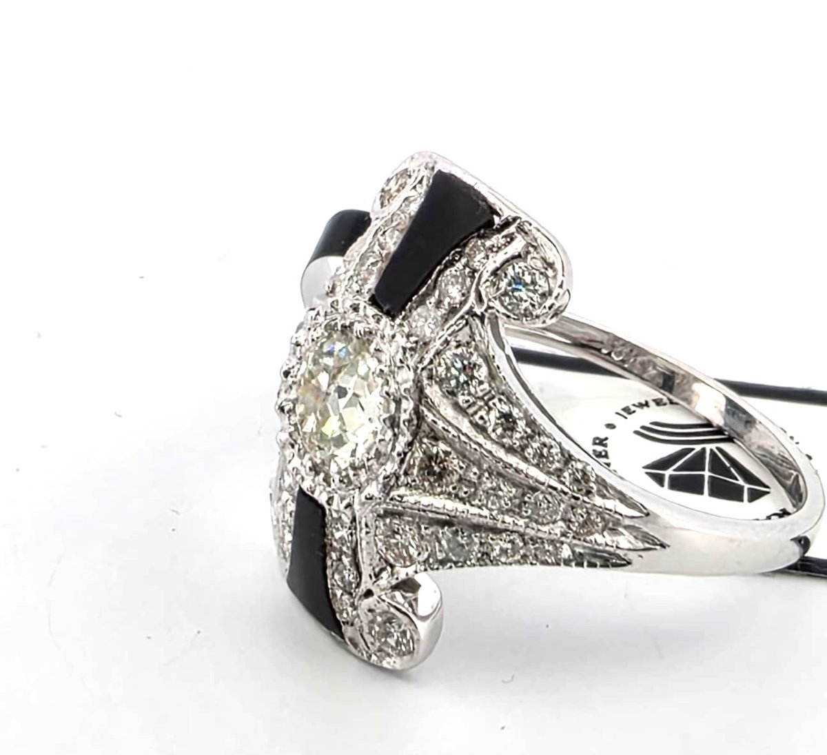 Bague en or blanc 18kt avec diamants et onyx-photo-7