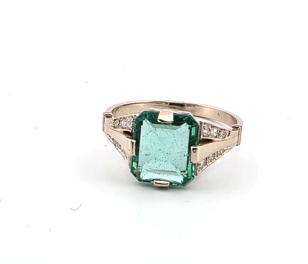 Handcrafted Art Deco White Gold Ring With Diamonds And A Central Emerald-photo-3