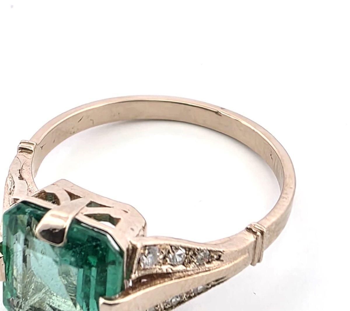 Handcrafted Art Deco White Gold Ring With Diamonds And A Central Emerald-photo-4