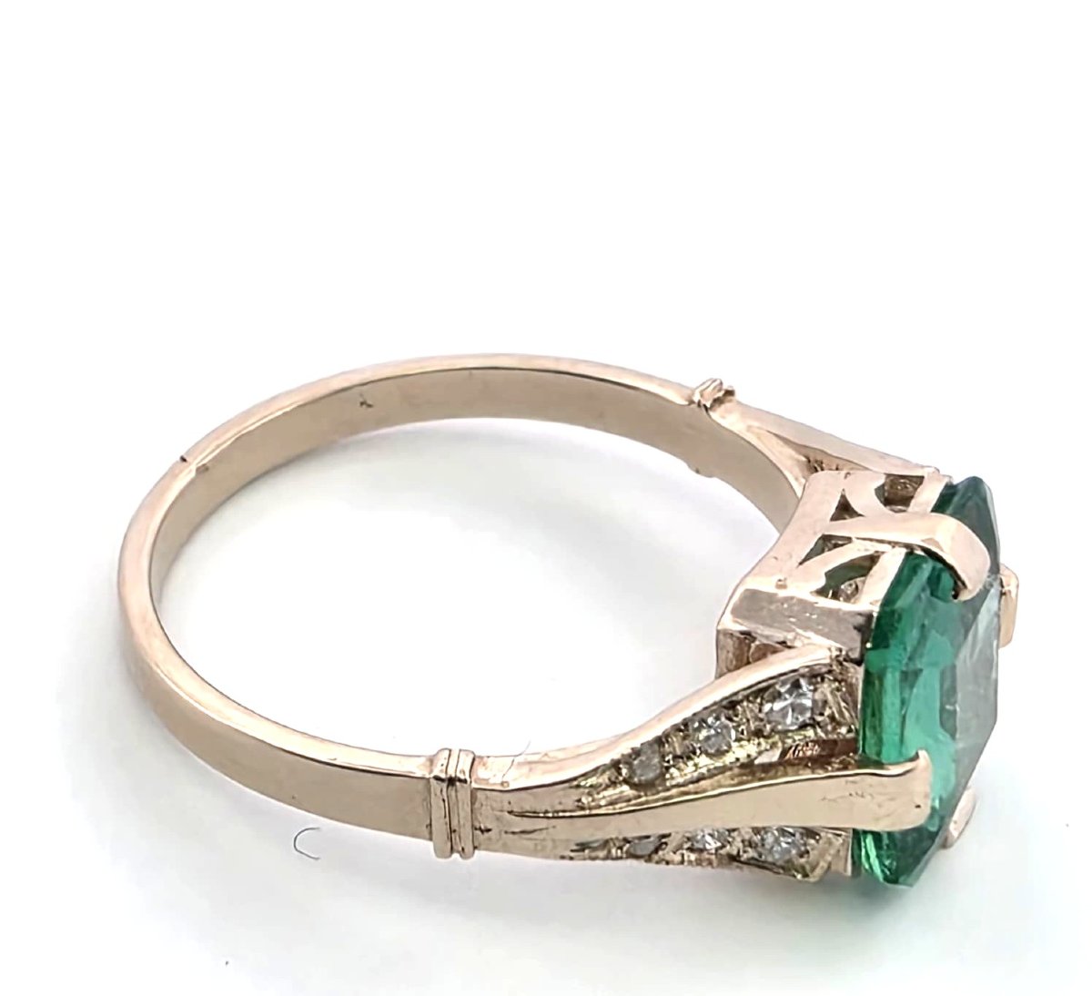 Handcrafted Art Deco White Gold Ring With Diamonds And A Central Emerald-photo-1
