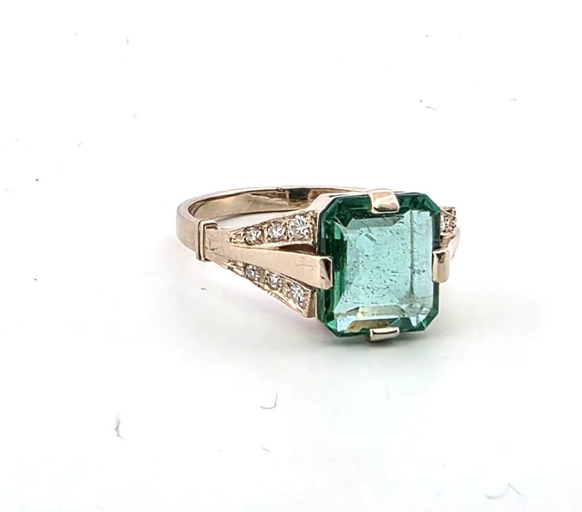 Handcrafted Art Deco White Gold Ring With Diamonds And A Central Emerald-photo-3