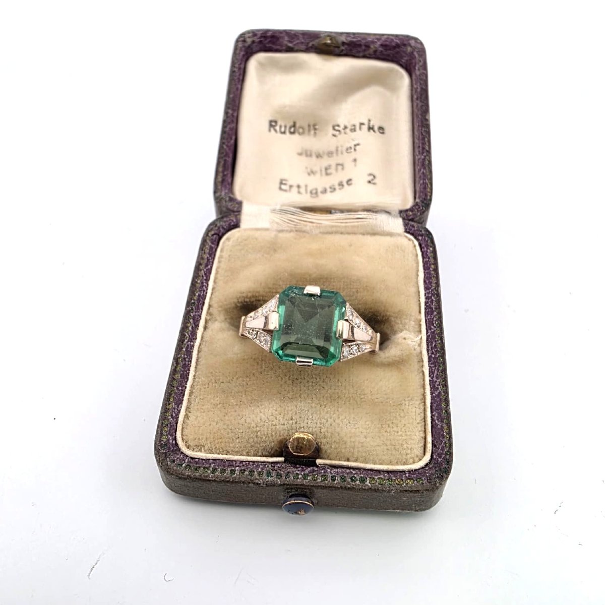 Handcrafted Art Deco White Gold Ring With Diamonds And A Central Emerald-photo-4