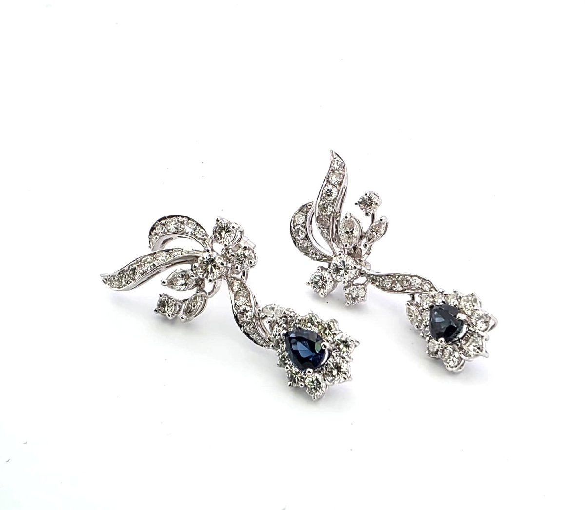 18-karat White Gold Earrings With Diamonds And Sapphires-photo-4
