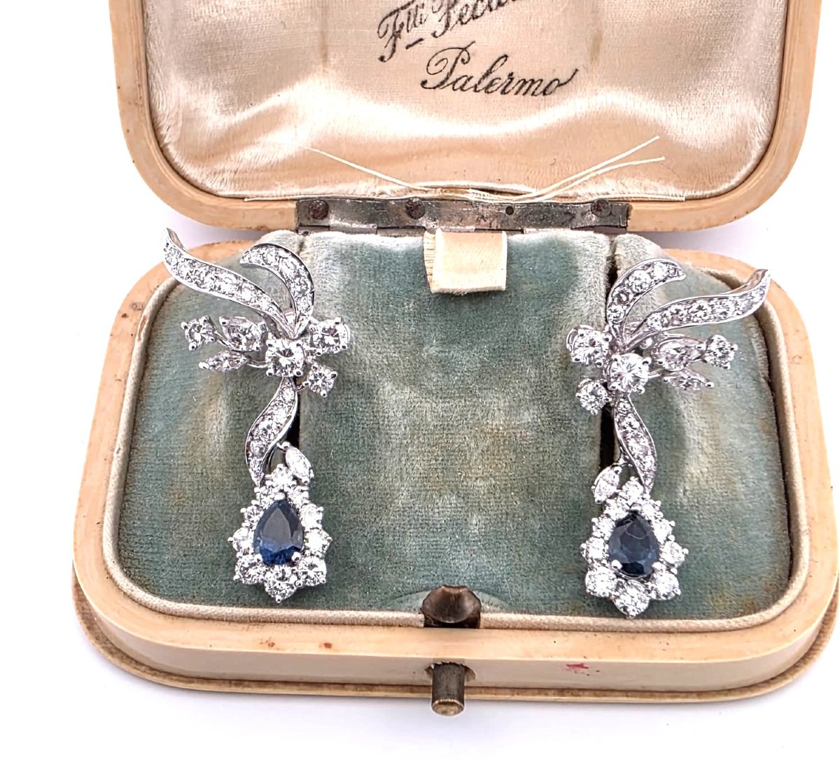 18-karat White Gold Earrings With Diamonds And Sapphires
