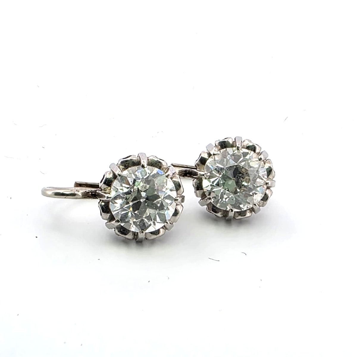 Boucles d’oreilles avec des diamants-photo-2