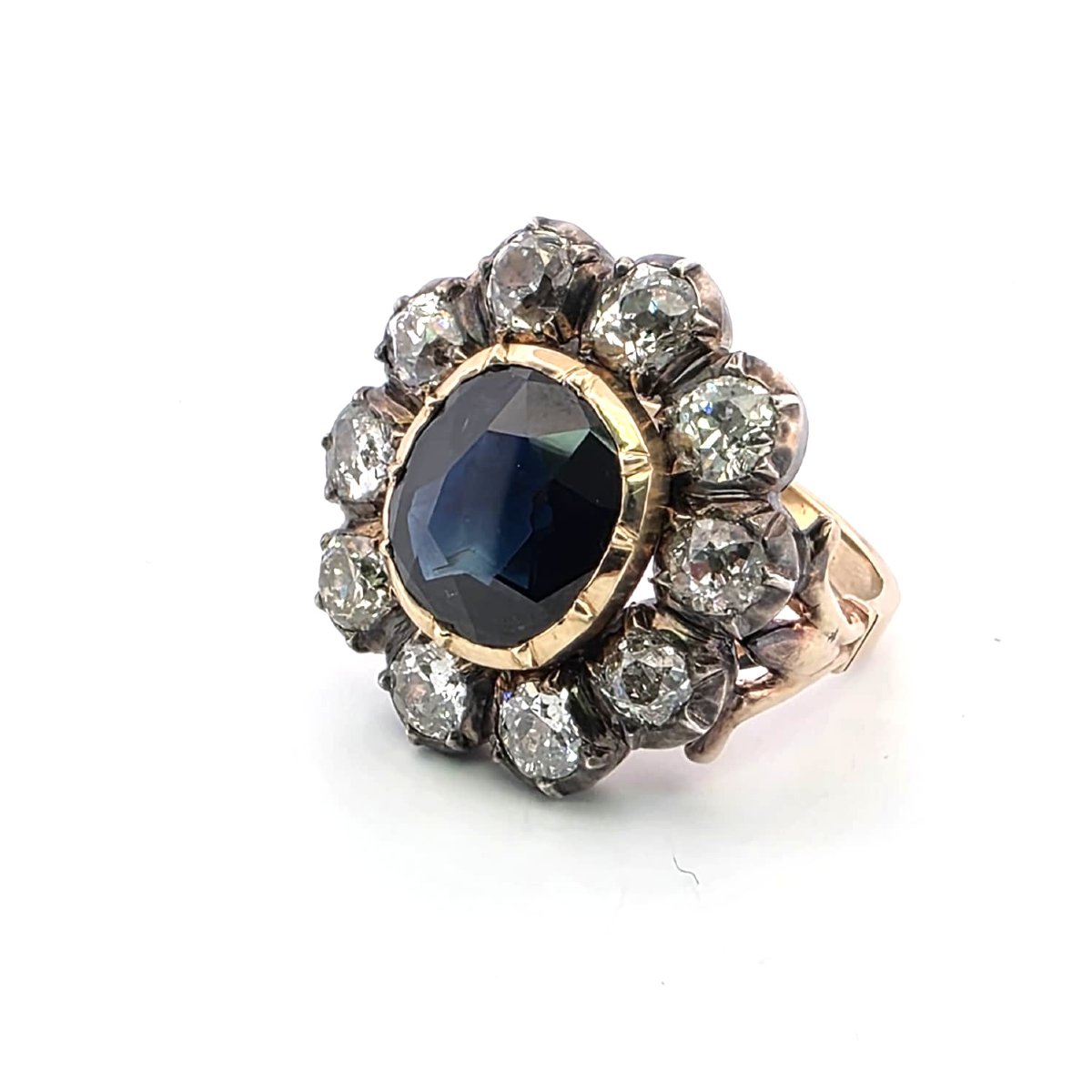 Low-profile Yellow Gold And Silver Ring With Diamonds And A Sapphire-photo-2