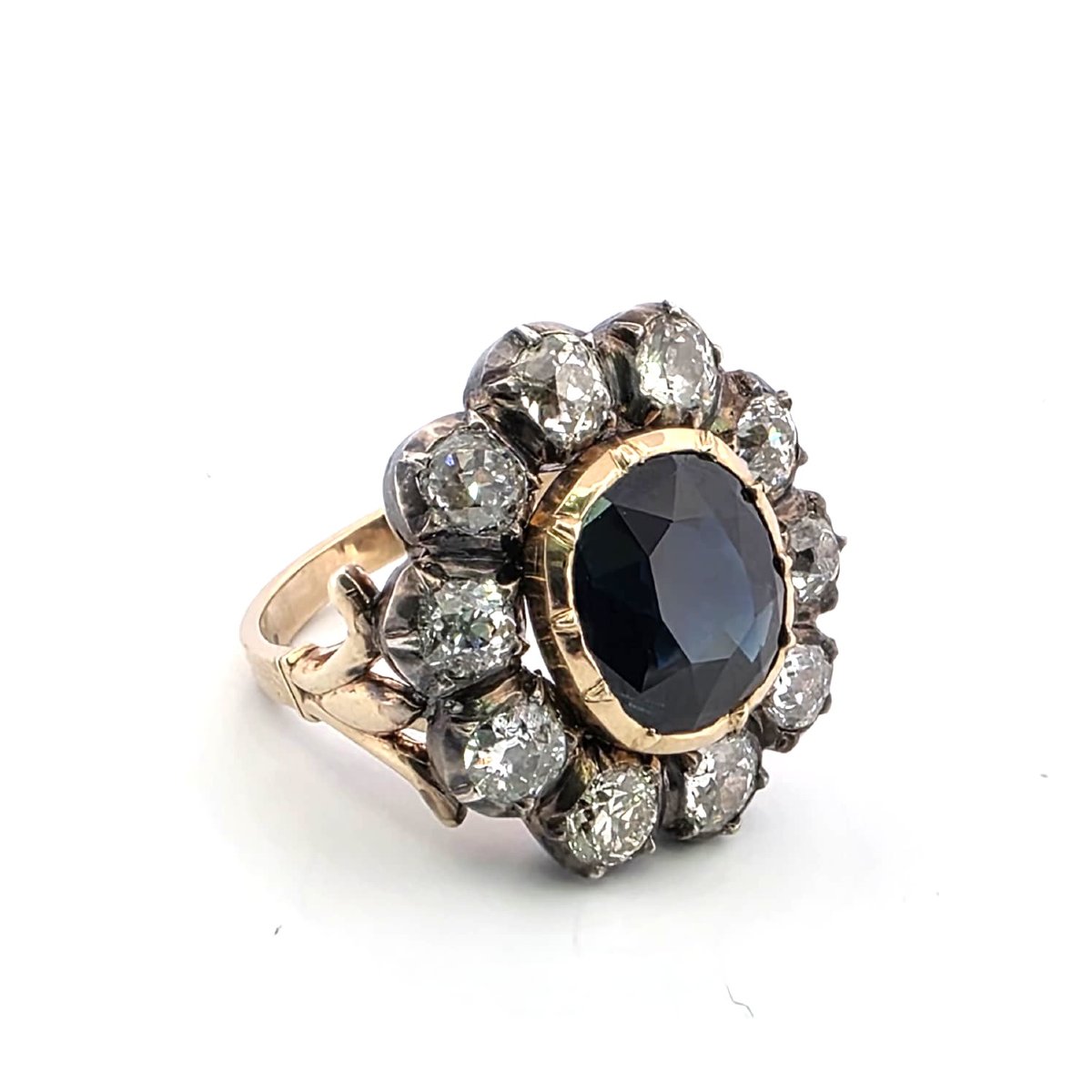Low-profile Yellow Gold And Silver Ring With Diamonds And A Sapphire-photo-3