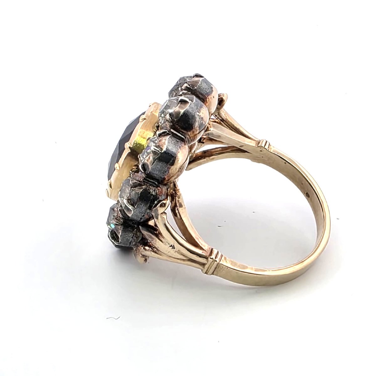 Low-profile Yellow Gold And Silver Ring With Diamonds And A Sapphire-photo-4
