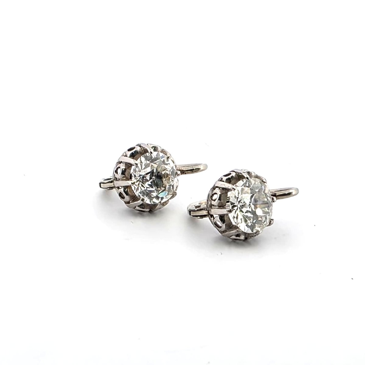 Boucles d’oreilles en or blanc 18kt avec des diamants importants-photo-1