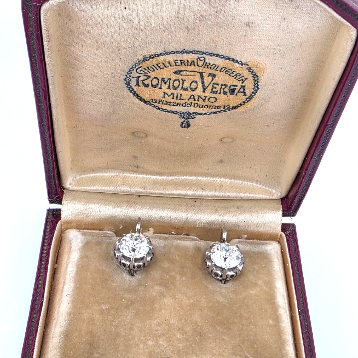 Boucles d’oreilles en or blanc 18kt avec des diamants importants