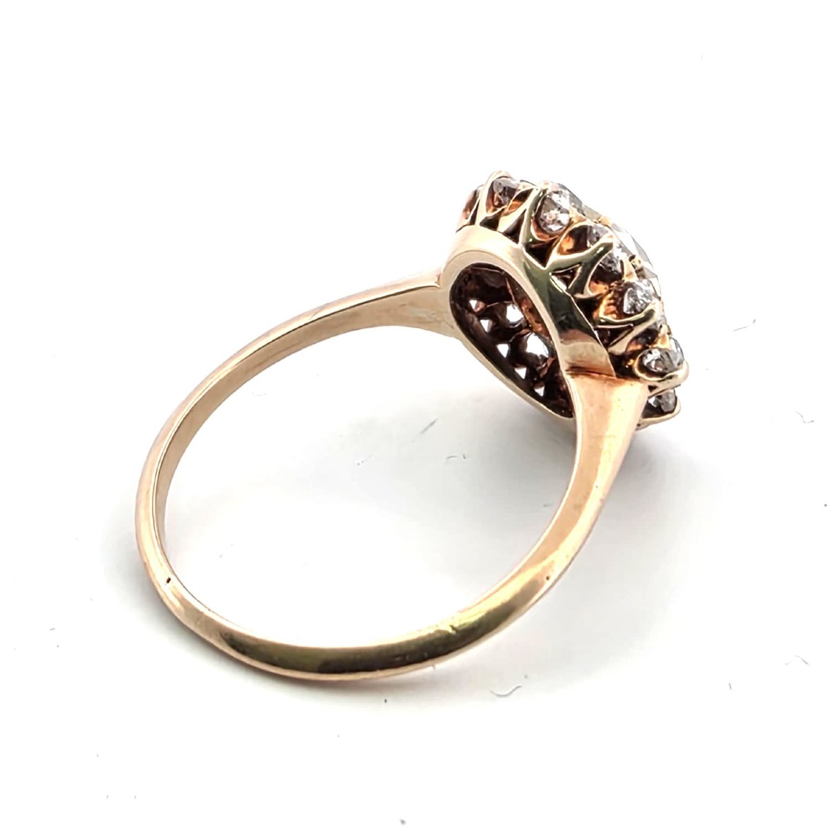 18kt Rose Gold Ring With A Center Diamond And Diamonds Set Around It-photo-3