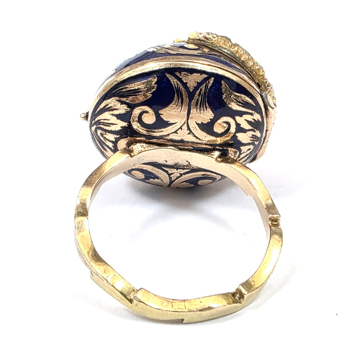9-karat Yellow Gold "poison Ring" With Enamel And Half-rose-cut Diamonds.-photo-4
